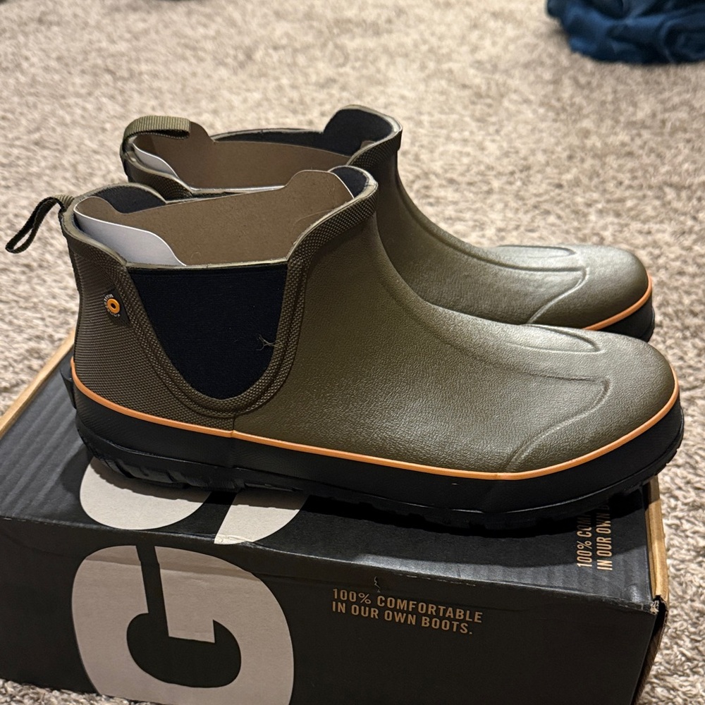 Bogs Digger Slip On - New
Men’s 9